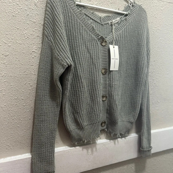 Moon & Madison Light Sage Green Frayed Button Down Cardigan NWT Small - Picture 2 of 6